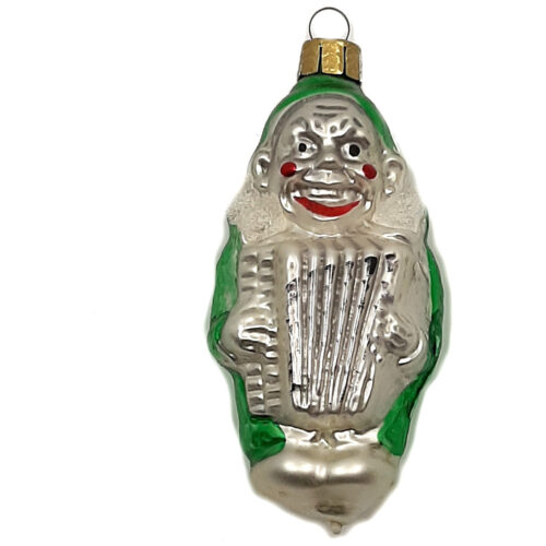 Clown with accordion
