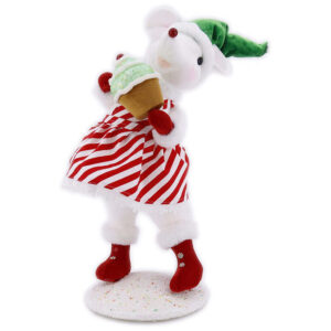 Mouse cupcake standing